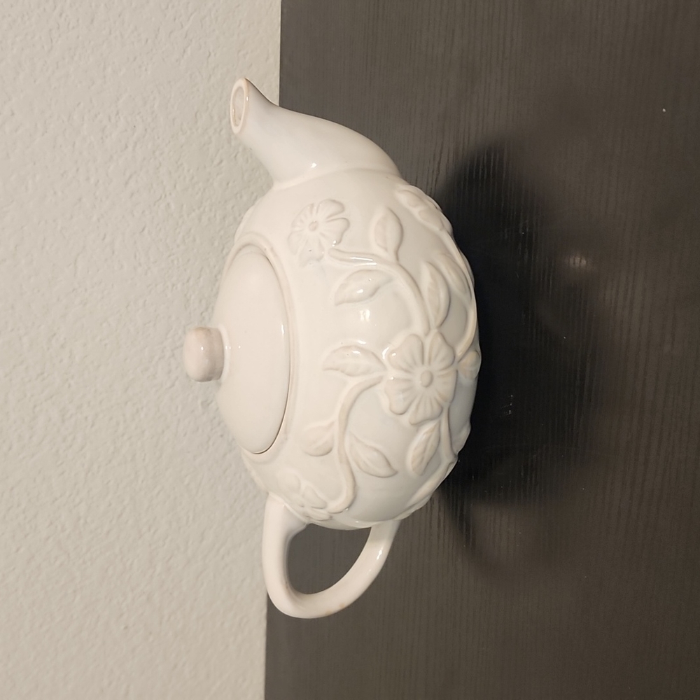 Margaux porcelain teapot